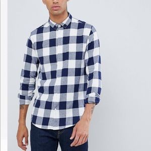 Men medium plaid button up